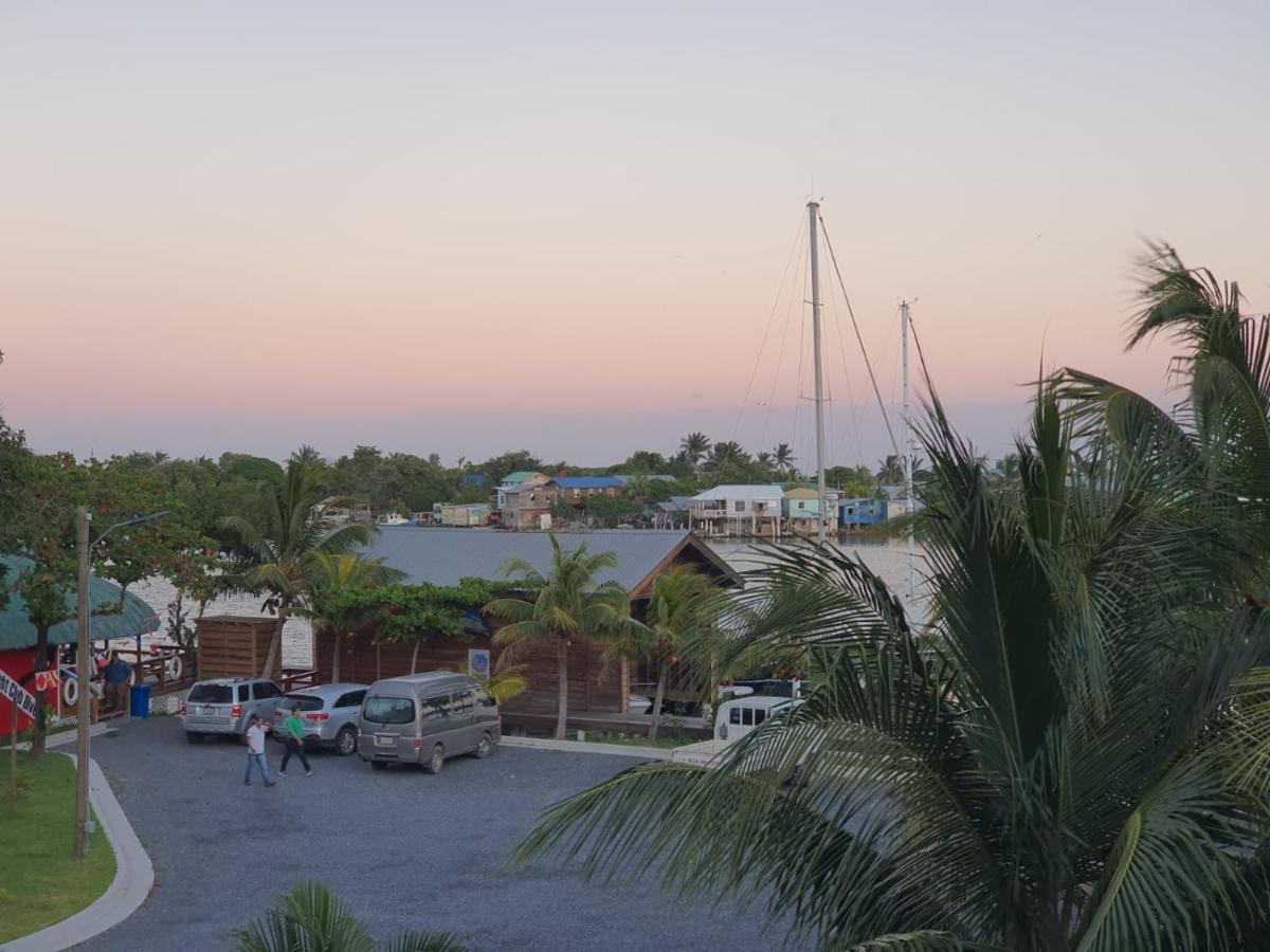 Hotel And Dive Center Roatan Yacht Club French Harbour Luaran gambar